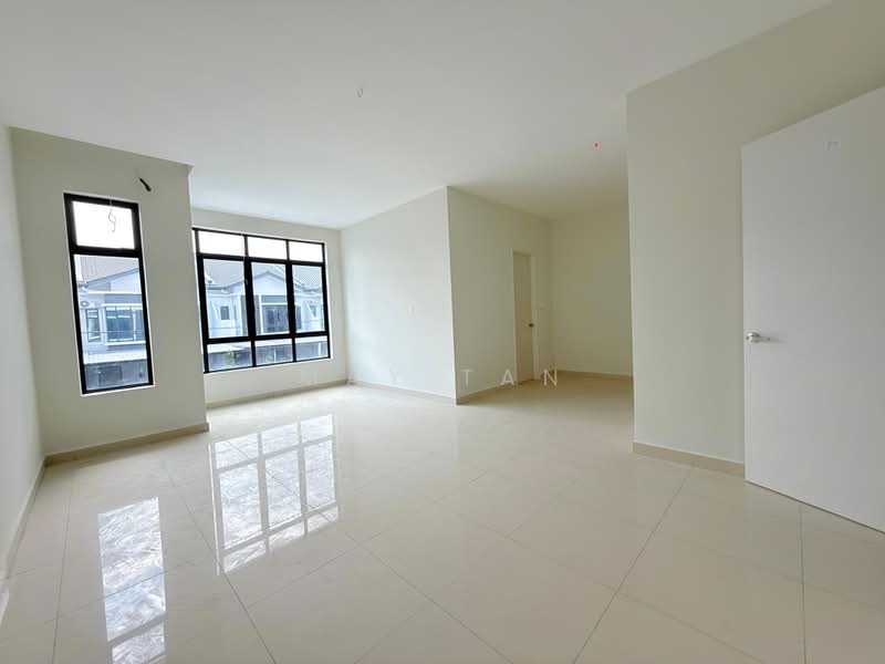 2-storey Terraced House for Sale in Taman Tasik Indah (Kluang) - May Tan - Living Room - PropertyGuru.com.my