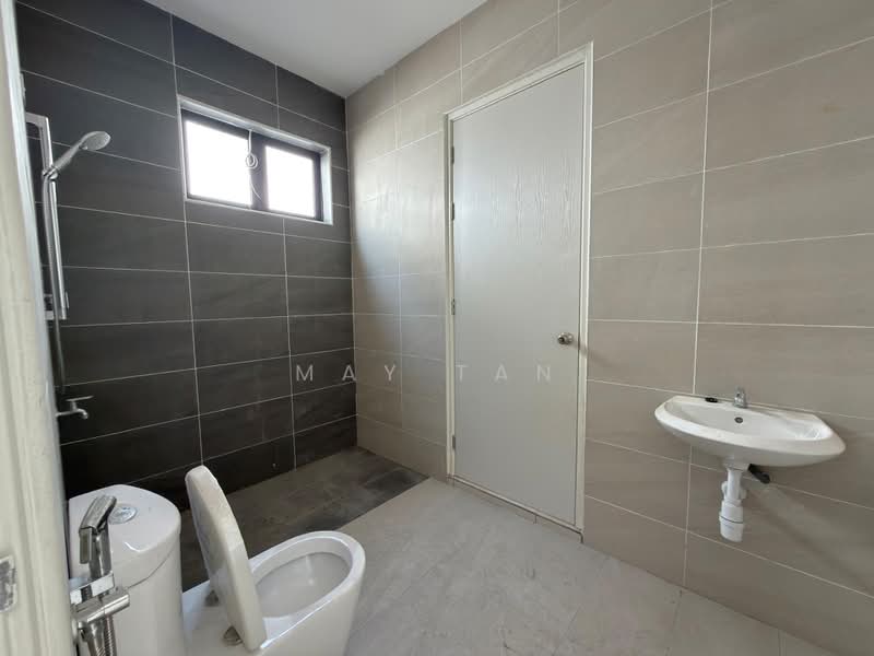2-storey Terraced House for Sale in Taman Tasik Indah (Kluang) - May Tan - Bathroom - PropertyGuru.com.my