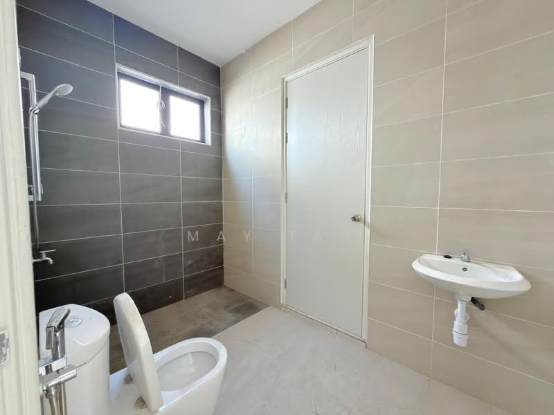 2-storey Terraced House for Sale in Taman Tasik Indah (Kluang) - May Tan - Bathroom - PropertyGuru.com.my