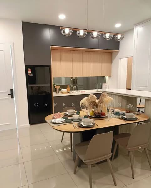 Kediaman Servis untuk Dijual di Gravit8, Klang - Torres Chan - Kitchen - PropertyGuru.com.my