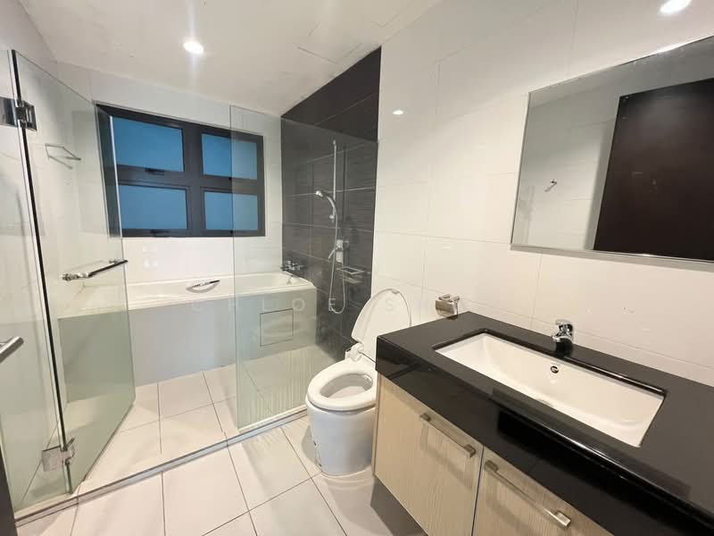 Apartment for Rent at Molek Pine 4 - Chloe Shum - Bathroom - PropertyGuru.com.my