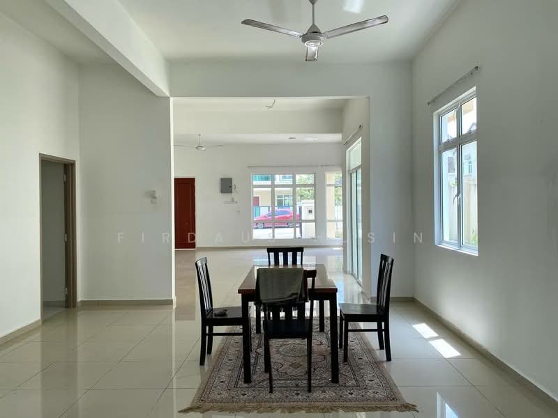 Bungalow House for Sale in Taman Bukit Senawang (Senawang) - Firdaus Husin - Dining Room - PropertyGuru.com.my