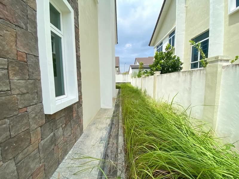 Bungalow House for Sale in Taman Bukit Senawang (Senawang) - Firdaus Husin - PropertyGuru.com.my