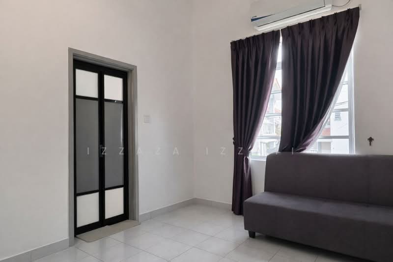 Rumah Teres 2.5-Tingkat untuk Dijual di Ukay Perdana (Ulu Kelang) - Izzaza Izzati - Living Room - PropertyGuru.com.my