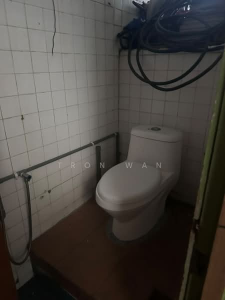 Gudang untuk Disewa di Subang Jaya (Selangor) - Tron Wan - Bathroom - PropertyGuru.com.my