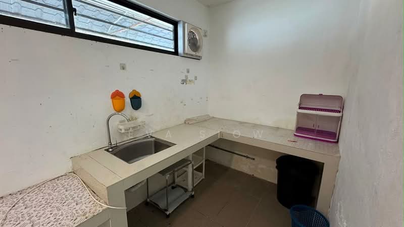 1-storey Terraced House for Sale in Taman Ungku Tun Aminah (Skudai) - Eva Siow - Kitchen - PropertyGuru.com.my