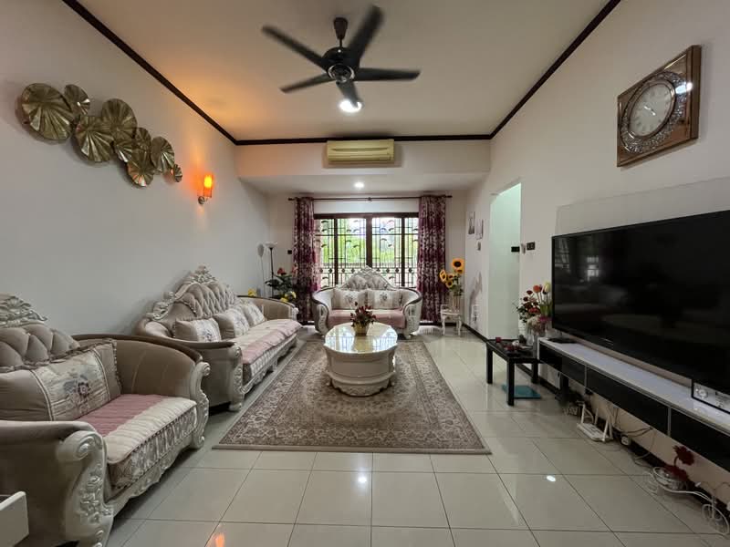 Rumah Teres 2-Tingkat untuk Dijual di Bukit Jelutong (Shah Alam) - Billy Lee - Living Room - PropertyGuru.com.my