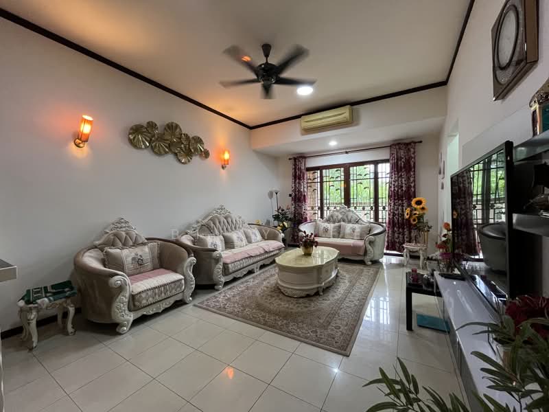 Rumah Teres 2-Tingkat untuk Dijual di Bukit Jelutong (Shah Alam) - Billy Lee - Living Room - PropertyGuru.com.my