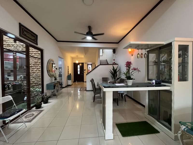 Rumah Teres 2-Tingkat untuk Dijual di Bukit Jelutong (Shah Alam) - Billy Lee - Living Room - PropertyGuru.com.my