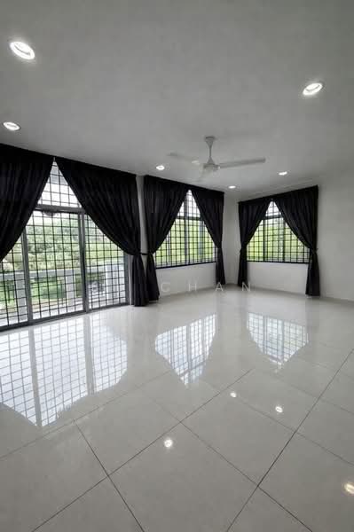 Rumah Teres 2.5-Tingkat untuk Dijual di Taman Bukit Jaya (Ulu Tiram) - SJ CHAN - Living Room - PropertyGuru.com.my