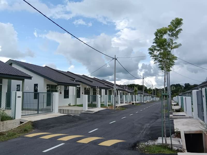 1-storey Terraced House for Sale in Rumah Teres Setingkat Di Bukit Kayu Hitam (Bukit Kayu Hitam) - Sanggaran Muniandy - Exterior - PropertyGuru.com.my