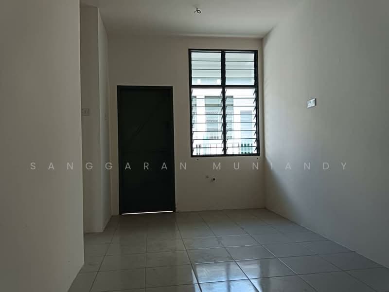 1-storey Terraced House for Sale in Rumah Teres Setingkat Di Bukit Kayu Hitam (Bukit Kayu Hitam) - Sanggaran Muniandy - Interior - PropertyGuru.com.my