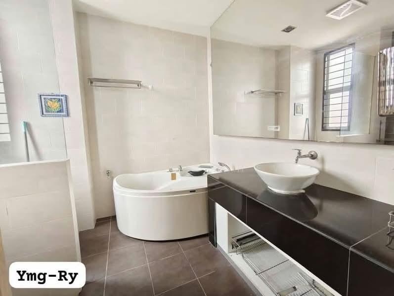Semi-Detached House for Sale in Bandar Botanic (Klang) - Jennie Chew - Bathroom - PropertyGuru.com.my