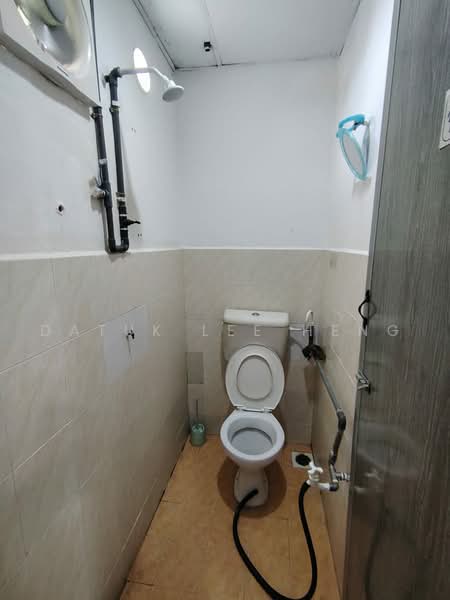 Bungalow House untuk Disewa di Taman Hoover (Ipoh) - Datuk Lee Heng - Bathroom - PropertyGuru.com.my