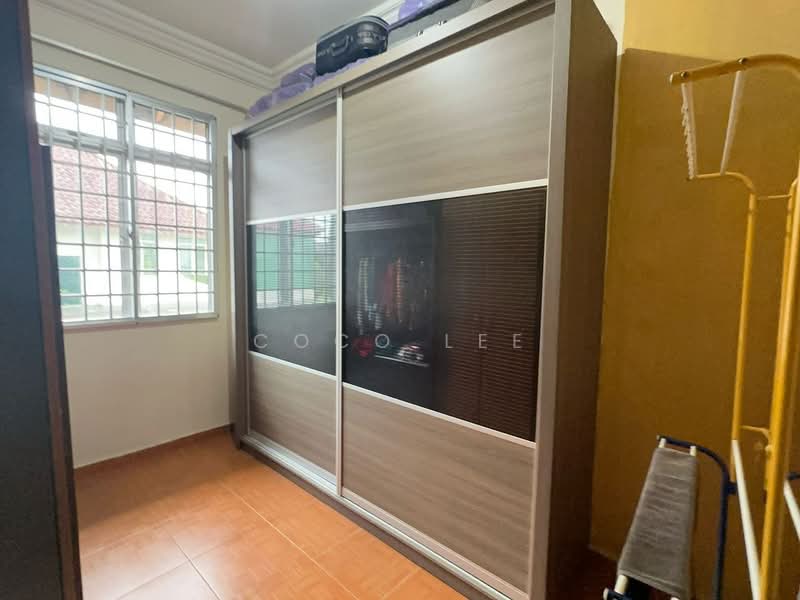 Semi-Detached House for Sale in Taman Bukit Kempas (Tampoi) - Coco Lee - Bedroom - PropertyGuru.com.my