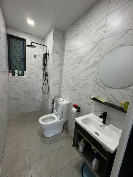 Service Residence for Sale at Kenwingston Avenue - Alan Lee - Bathroom - PropertyGuru.com.my