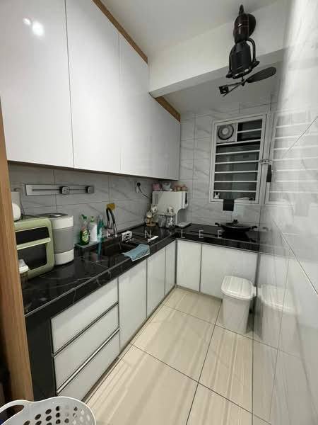 Service Residence for Sale at Kenwingston Avenue - Alan Lee - Kitchen - PropertyGuru.com.my