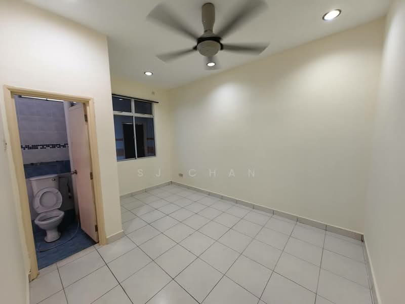 Rumah Teres 2-Tingkat untuk Dijual di Taman Bestari Indah (Ulu Tiram) - SJ CHAN - Bathroom - PropertyGuru.com.my