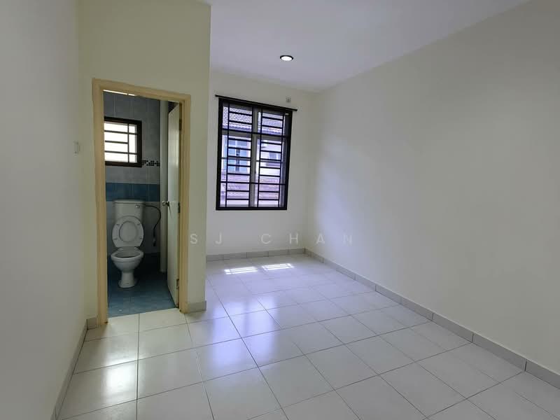 Rumah Teres 2-Tingkat untuk Dijual di Taman Bestari Indah (Ulu Tiram) - SJ CHAN - Bathroom - PropertyGuru.com.my