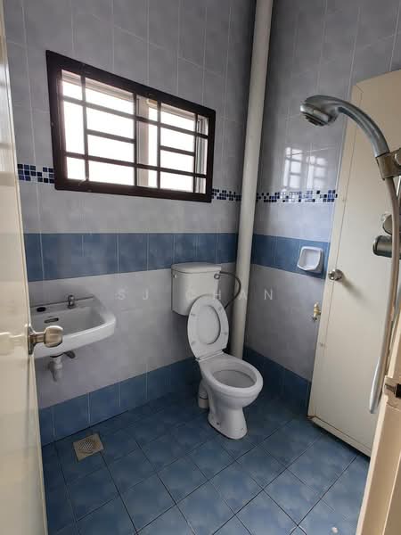 Rumah Teres 2-Tingkat untuk Dijual di Taman Bestari Indah (Ulu Tiram) - SJ CHAN - Bathroom - PropertyGuru.com.my