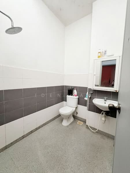 2-storey Terraced House for Sale in Setia Tropika (Johor Bahru) - Iden Tan - Bathroom - PropertyGuru.com.my