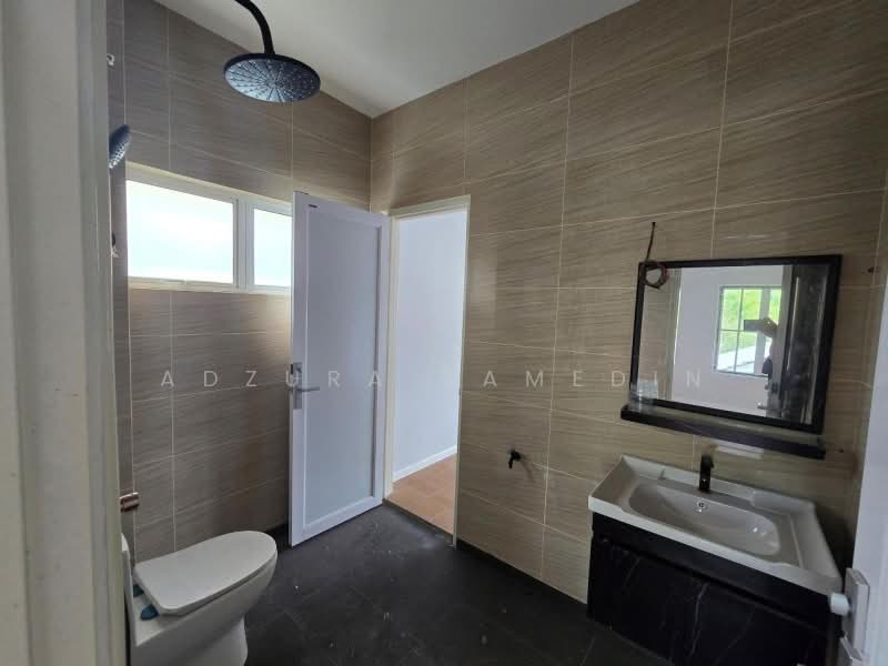 Bungalow House untuk Dijual di Bandar Bukit Mahkota (Bangi) - Adzura Zamedin - Bathroom - PropertyGuru.com.my