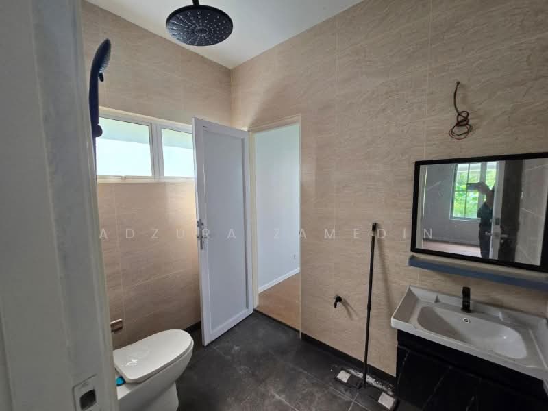 Bungalow House untuk Dijual di Bandar Bukit Mahkota (Bangi) - Adzura Zamedin - Bathroom - PropertyGuru.com.my