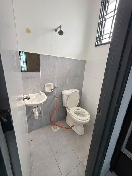 Semi-Detached House for Sale in Taman Mutiara Rini (Skudai) - Sharon Ng - Bathroom - PropertyGuru.com.my