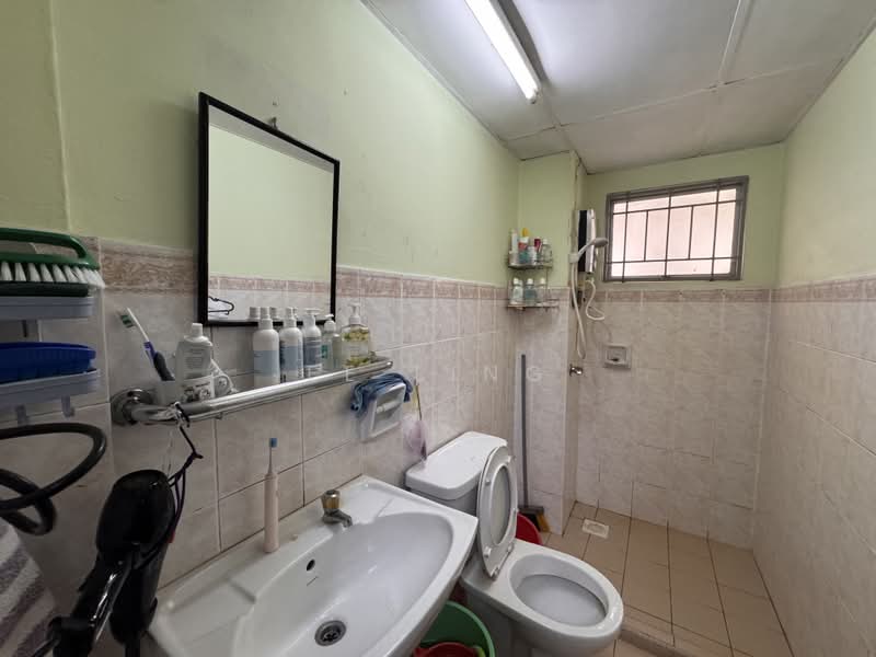 Apartment for Sale at Sri Pinang Apartment - EE Ling - Bathroom - PropertyGuru.com.my
