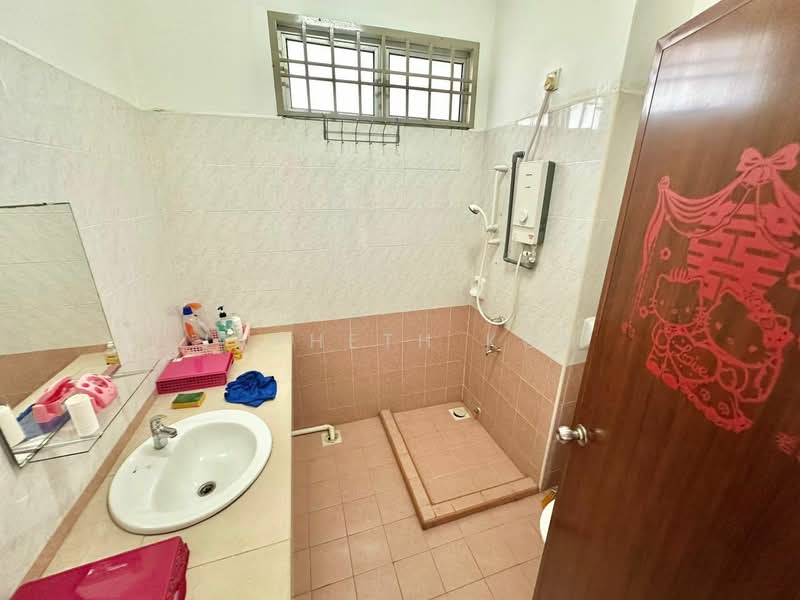 Semi-Detached House for Sale in Taman Bukit Jaya (Ulu Tiram) - Japheth Koh - Bathroom - PropertyGuru.com.my