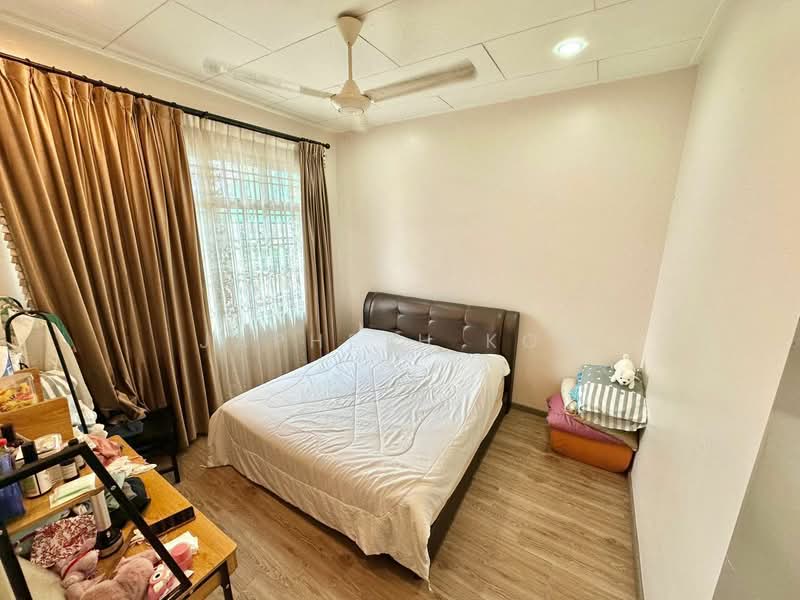 Semi-Detached House for Sale in Taman Bukit Jaya (Ulu Tiram) - Japheth Koh - Bedroom - PropertyGuru.com.my