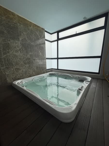 Kondominium untuk Dijual di Waltz Residences - John Ng - Jacuzzi - PropertyGuru.com.my
