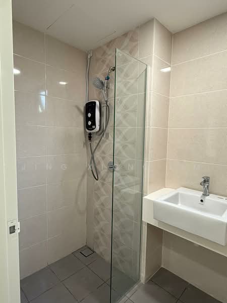 Kondominium untuk Disewa di Brezza Hill - Jing Xiong Lim - Bathroom - PropertyGuru.com.my