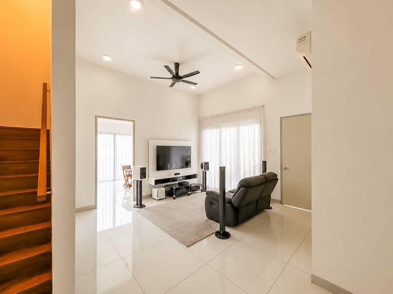 3-storey Terraced House for Sale in Bandar Putra Permai (Seri Kembangan) - N. Melisa - Living Room - PropertyGuru.com.my