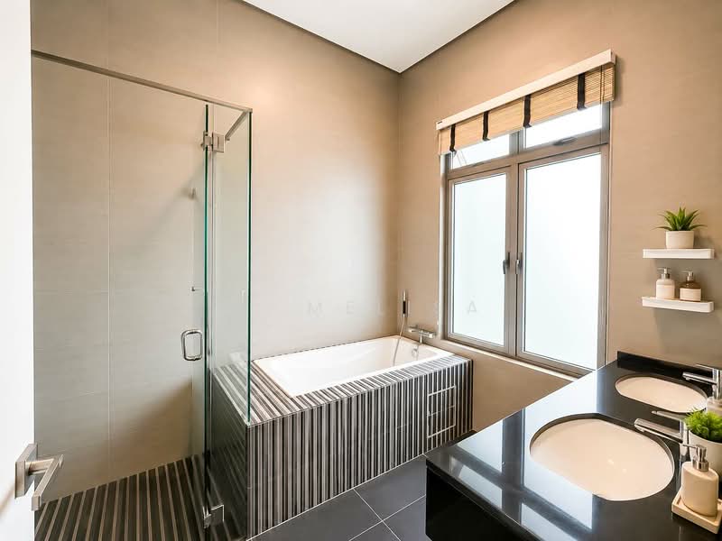 3-storey Terraced House for Sale in Bandar Putra Permai (Seri Kembangan) - N. Melisa - Bathroom - PropertyGuru.com.my