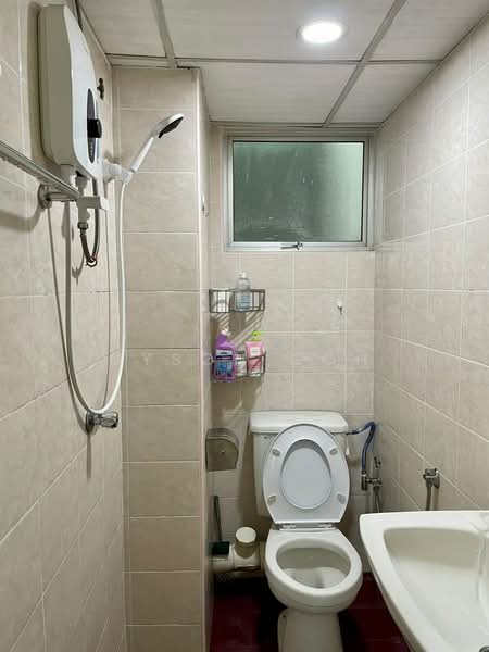 Kondominium untuk Disewa di N-Park Condominium - Gyson Goh - Bathroom - PropertyGuru.com.my