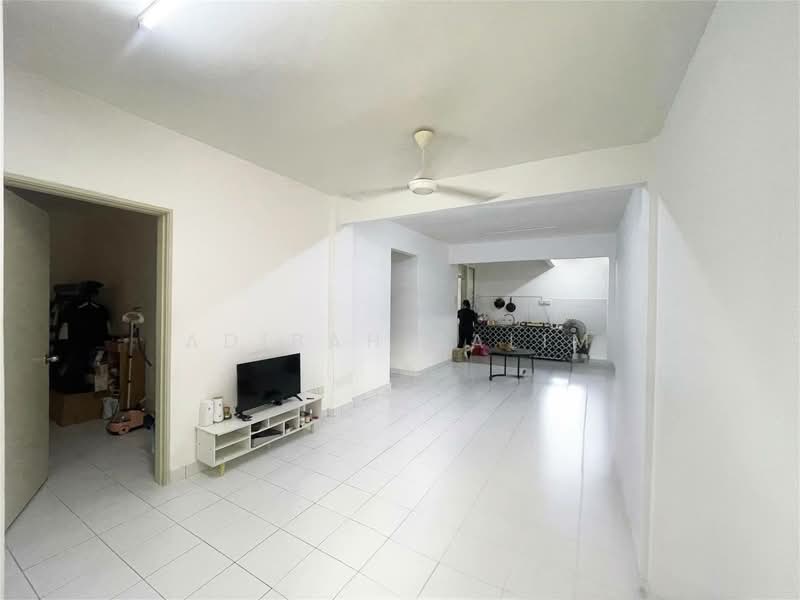 Pangsapuri untuk Dijual di Alam Budiman (Sri Budiman) - Adibah Salim - Living Room - PropertyGuru.com.my