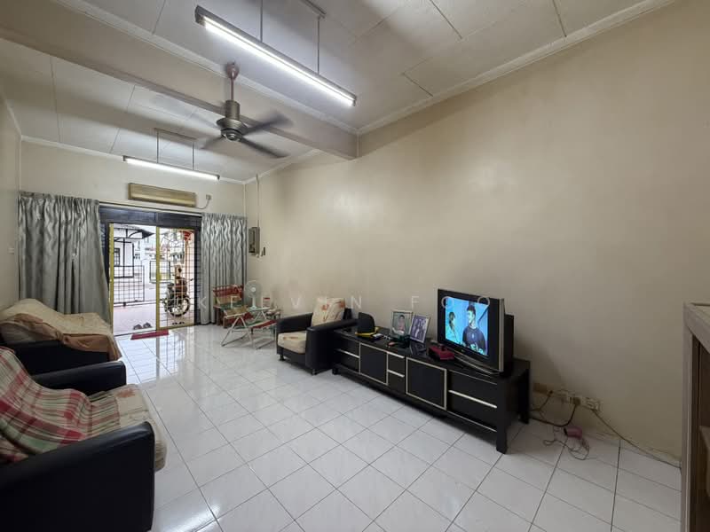 Rumah Berkembar untuk Dijual di Taman Indah Jaya (Teluk Intan) - Kelvin Foo - Living Room - PropertyGuru.com.my