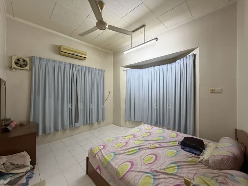 Rumah Berkembar untuk Dijual di Taman Indah Jaya (Teluk Intan) - Kelvin Foo - Bedroom - PropertyGuru.com.my