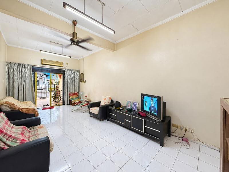 Rumah Berkembar untuk Dijual di Taman Indah Jaya (Teluk Intan) - Kelvin Foo - Living Room - PropertyGuru.com.my