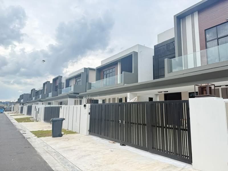 Rumah Berkembar untuk Dijual di Taman Sutera Utama (Skudai) - Shishi . - PropertyGuru.com.my
