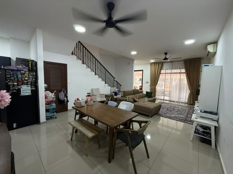Rumah Teres 2-Tingkat untuk Dijual di Setia Safiro (Cyberjaya) - Henry Liew - Living Room - PropertyGuru.com.my