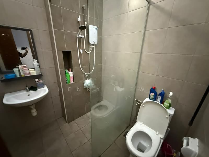 Rumah Teres 2-Tingkat untuk Dijual di Setia Safiro (Cyberjaya) - Henry Liew - Bathroom - PropertyGuru.com.my