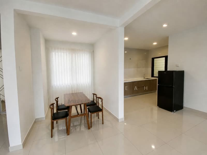 Condominium for Rent at Paraiso Residence @ The Earth - Justin Seah - Dining Room - PropertyGuru.com.my