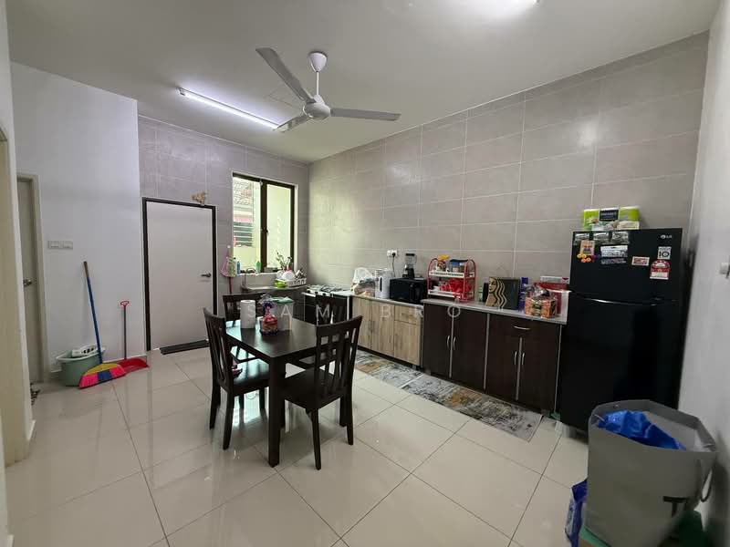 1-storey Terraced House for Sale in Taman Tasik Indah (Kluang) - Sam Bro - Kitchen - PropertyGuru.com.my