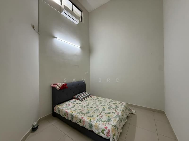1-storey Terraced House for Sale in Taman Tasik Indah (Kluang) - Sam Bro - Bedroom - PropertyGuru.com.my