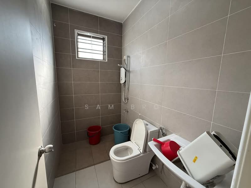 1-storey Terraced House for Sale in Taman Tasik Indah (Kluang) - Sam Bro - Bathroom - PropertyGuru.com.my