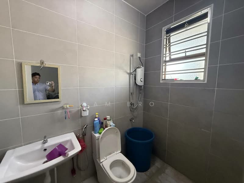 1-storey Terraced House for Sale in Taman Tasik Indah (Kluang) - Sam Bro - Bathroom - PropertyGuru.com.my