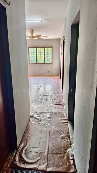 Pangsapuri untuk Dijual di Apartment Idaman - Dr Shahril Nizam - Corridor - PropertyGuru.com.my