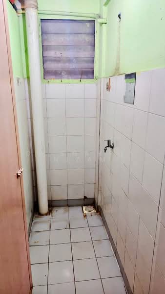 Pangsapuri untuk Dijual di Apartment Idaman - Dr Shahril Nizam - Bathroom - PropertyGuru.com.my